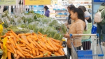Giá cả tăng, người tiêu dùng tính toán chi tiêu 