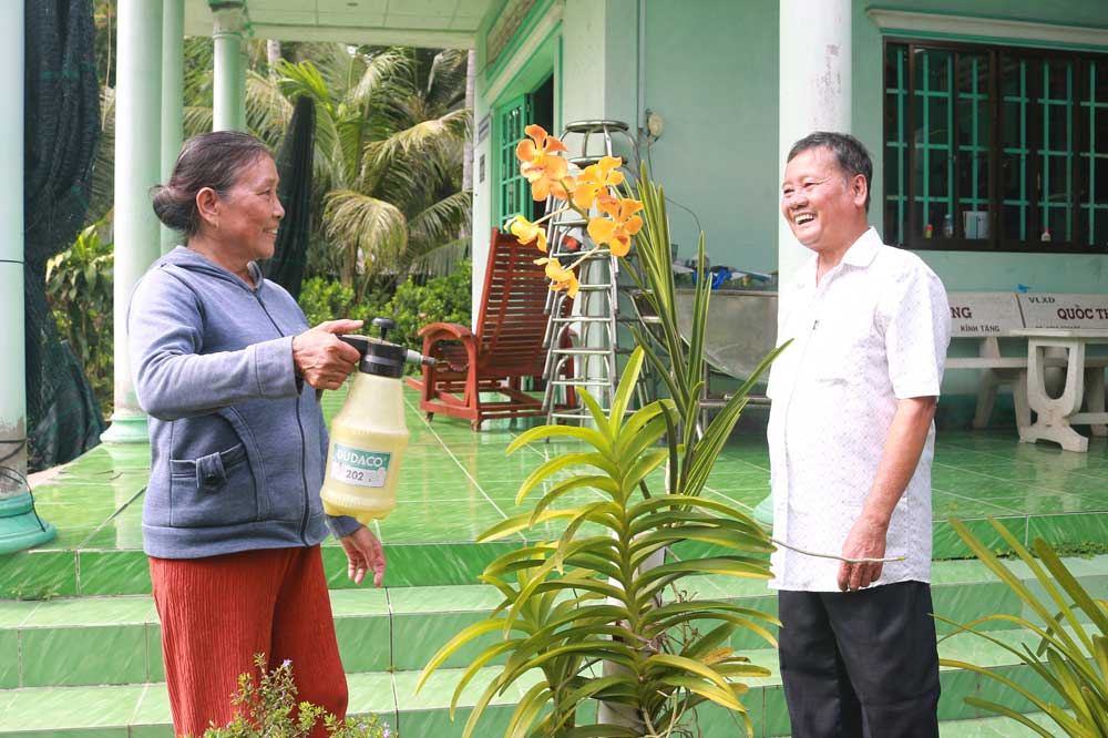 Người cao tuổi huyện Vũng Liêm tích cực nêu gương, phát huy vai trò “Tuổi cao- gương sáng”. 