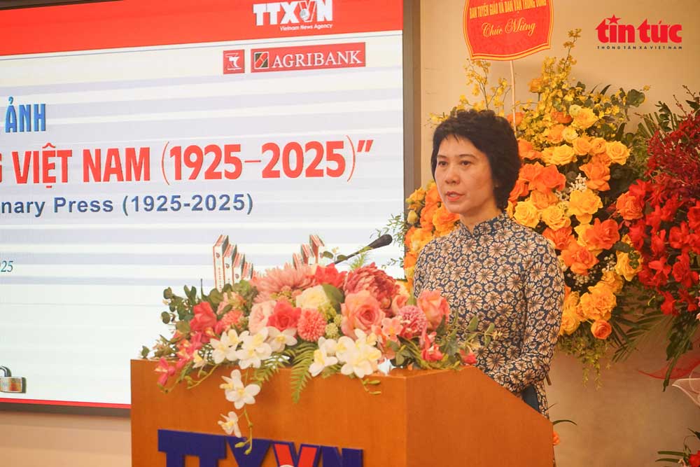 Giám đốc, Tổng biên tập Nhà xuất bản Thông tấn Phùng Thị Mỹ phát biểu tại lễ ra mắt.