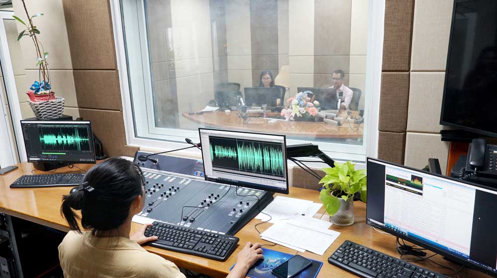 Phát thanh Vĩnh Long đã mở rộng hạ tầng truyền dẫn trên các nền tảng số trực tuyến. Ảnh: TẤN ANH