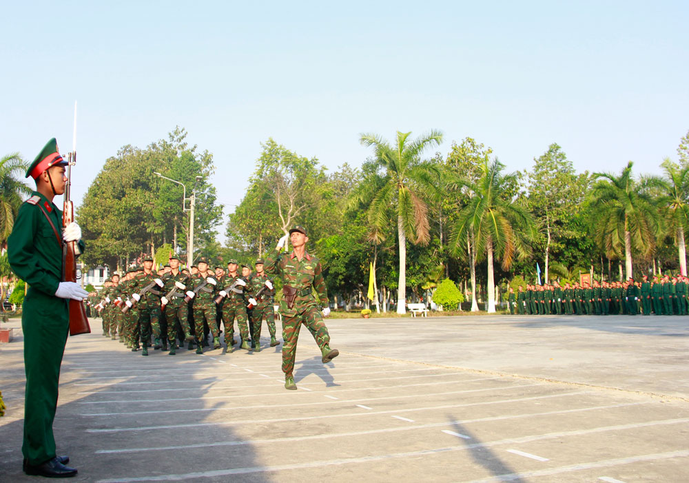 Xây dựng lực lượng vũ trang luôn vững mạnh về chính trị, tư tưởng và tổ chức, đáp ứng yêu cầu nhiệm vụ trong tình hình mới.
