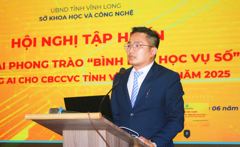 PGS.TS. Nguyễn Thanh Bình- báo cáo viên chính, chuyên gia trong lĩnh vực AI, chuyển đổi số và quản lý nhà nước chia sẻ ứng dụng AI trong quản lý nhà nước.
