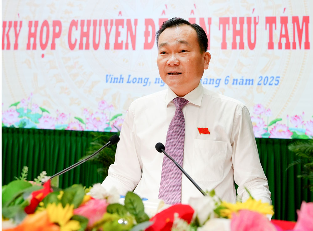 Ông Nguyễn Minh Dũng- Ủy viên Thường vụ Tỉnh ủy, Phó Chủ tịch Thường trực HĐND tỉnh phát biểu khai mạc kỳ họp.
