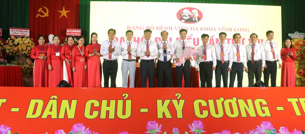 BCH Đảng bộ BVĐK Vĩnh Long nhiệm kỳ 2025-2030 ra mắt đại hội.