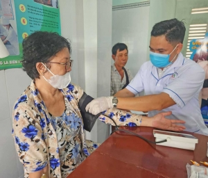 “Ăn uống lành mạnh- Vận động đều- Kiểm soát huyết áp tốt”