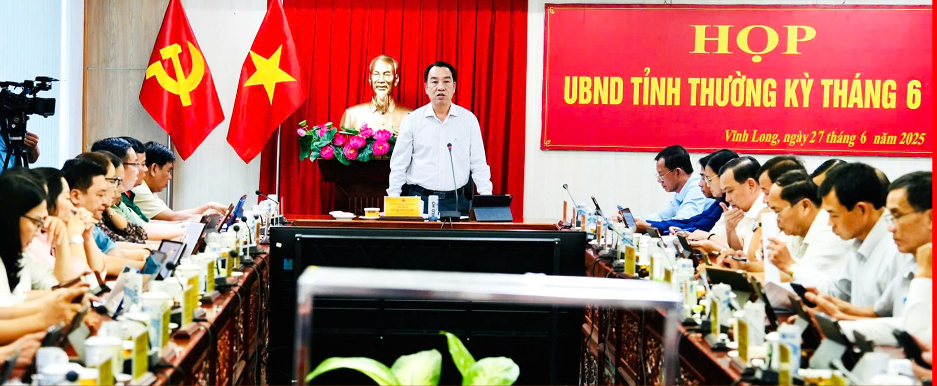  Phó Bí thư Tỉnh ủy, Chủ tịch UBND tỉnh Lữ Quang Ngời chủ trì họp thường kỳ tháng 6/2025.