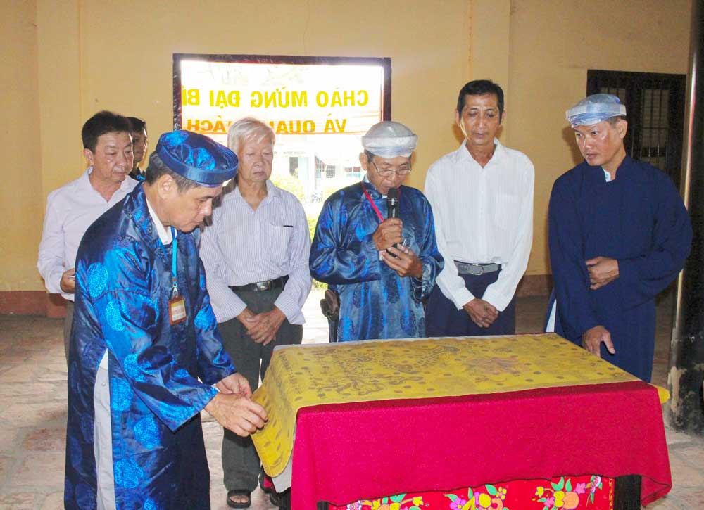Các phong tục, lễ hội truyền thống được giữ gìn và phát huy. 