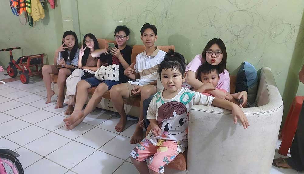 Hè là dịp ý nghĩa cho con cháu tụ họp, sum vầy vui vẻ với ông bà.