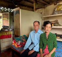 Tuổi cao, không con, bệnh tật bủa vây