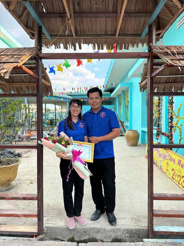 Vợ chồng chị Trúc Thảo, chị Ánh Thảo và chị Phương Thảo.