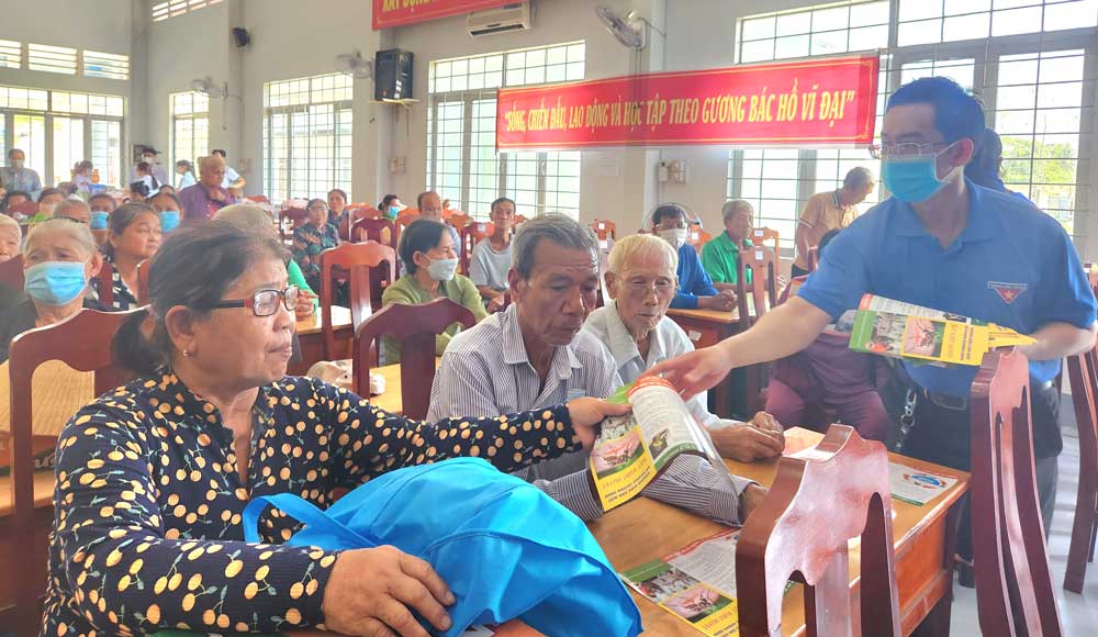 Với phương châm phòng bệnh hơn chữa bệnh, công tác tuyên truyền, trang bị kiến thức phòng bệnh, bảo vệ sức khỏe người dân đã được CDC Vĩnh Long chú trọng thực hiện thường xuyên.
