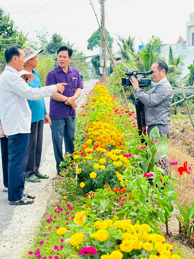 Báo và Đài Phát thanh- Truyền hình tỉnh Vĩnh Long tích cực tuyên truyền những mô hình tiêu biểu, những gương điển hình trong phát triển kinh tế, xây dựng nông thôn mới.