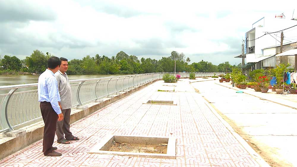 Với chiều dài hơn 42km dự án đê bao sông Măng Thít đến nay đã cơ bản gần hoàn thành và phát huy tác dụng rất tích cực.

