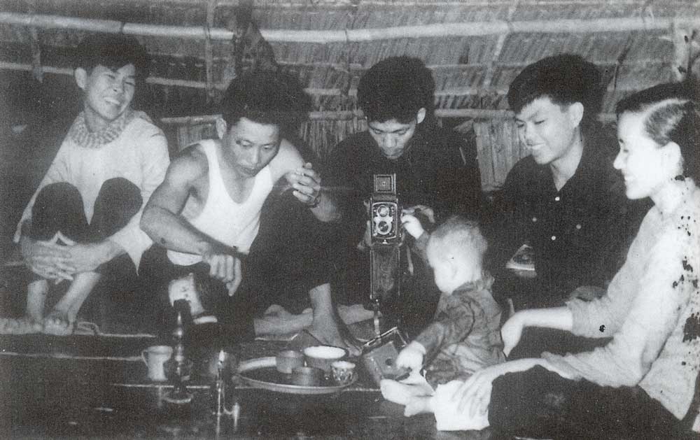 Tập huấn chụp ảnh cho phóng viên (1966). Ảnh chụp lại 