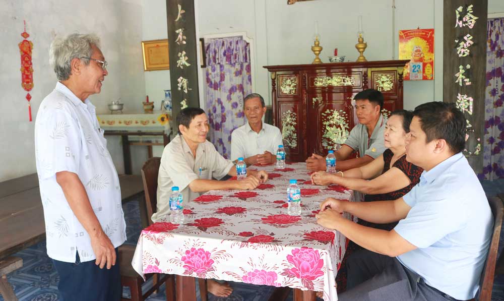 Tuyên truyền, vận động người dân tích cực tham gia xây dựng khu dân cư đoàn kết, ấm no, hạnh phúc.