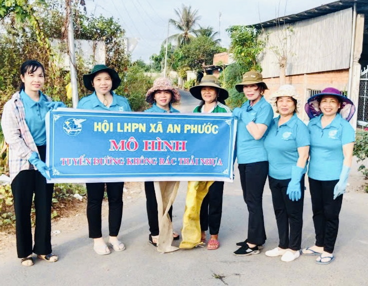 Hội viên, phụ nữ xã An Phước đồng lòng, tích cực tham gia phong trào xây dựng NTM, nâng cao chất lượng đời sống Nhân dân.