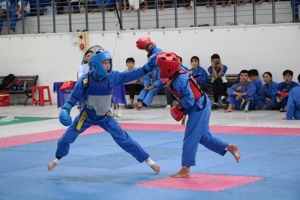 Các VĐV tranh tài nội dung đối kháng tại giải.
