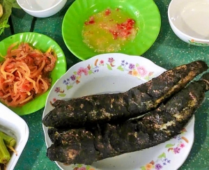 Cá lóc đồng nướng rơm