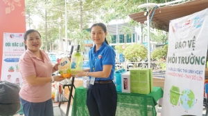 Đến Co.opmart “Đổi rác lấy quà”