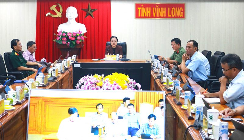 Bà Nguyễn Thị Quyên Thanh- Tỉnh ủy viên, Phó Chủ tịch UBND tỉnh chủ trì hội nghị tại điểm cầu tỉnh Vĩnh Long.