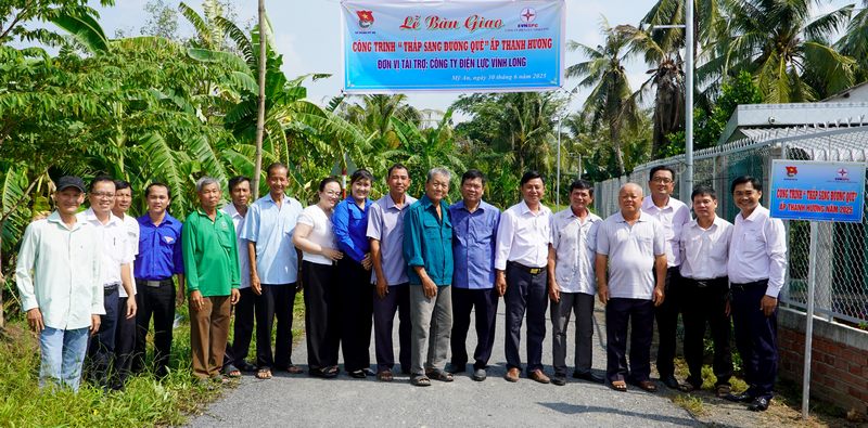 Công ty Điện lực Vĩnh Long tổ chức khánh thành công trình “Thắp sáng đường quê