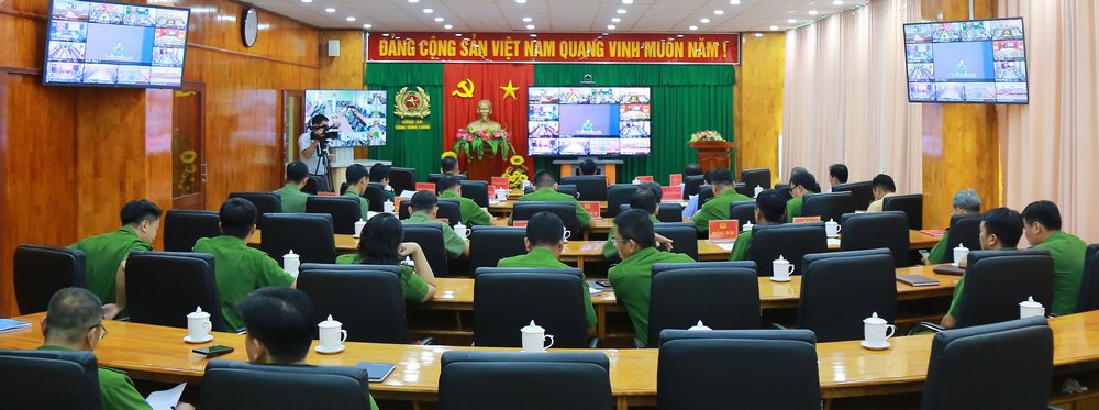 Đại biểu dự hội nghị tại điểm cầu Công an tỉnh Vĩnh Long.