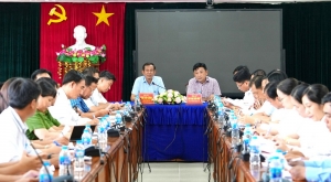 Phó Chủ tịch Thường trực UBND tỉnh- Đặng Văn Chính giám sát việc tổ chức vận hành thử nghiệm hoạt động chính quyền địa phương ở xã Mỹ Thuận, Tân Quới và Tân Lược