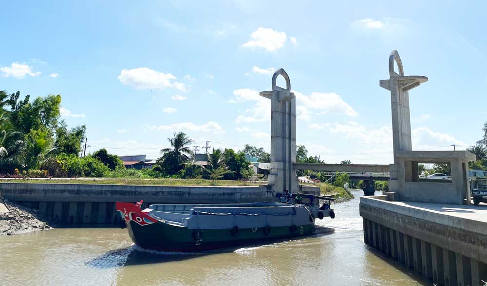 Bằng nguồn lực từ các nguồn kinh phí hệ thống công trình thủy lợi kênh mương các cấp được nạo vét đảm bảo độ sâu, thông thoáng, đảm bảo dòng chảy, lưu lượng nước đáp ứng nhu cầu sản xuất, chủ động theo mùa vụ; các cống, bộng, đập thép, được duy tu sửa chữa thường xuyên.