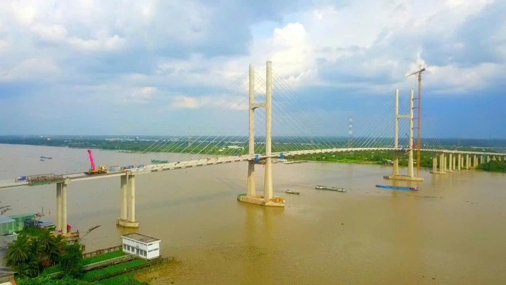 Cầu chính Rạch Miễu 2 là cầu dây văng có chiều dài 1.971,2m, đường cấp III đồng bằng 4 làn xe, tổng chiều dài dự án khoảng 17,6km - Ảnh: M.T.