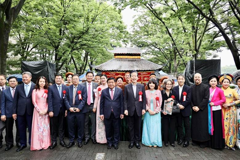 


Phó Thủ tướng Nguyễn Chí Dũng cùng các đại biểu dự Lễ hội Việt Nam tại Công viên Yoyogi, Tokyo, Nhật Bản - Ảnh: VGP/Thu Sa