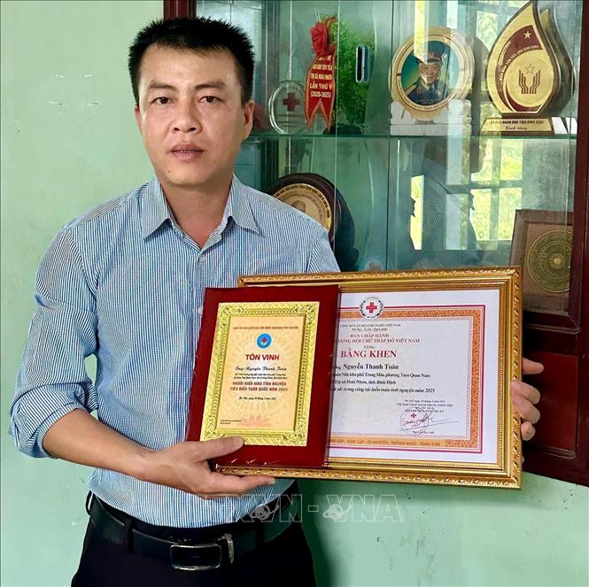 Anh Nguyễn Thanh Toàn được Trung ương Hội Chữ thập đỏ Việt Nam tặng Bằng khen vì đã có thành tích xuất sắc trong công tác hiến máu tình nguyện năm 2025. 