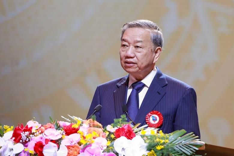 
Tổng Bí thư Tô Lâm: Phát huy truyền thống vẻ vang 100 năm hình thành và phát triển, báo chí cách mạng Việt Nam phải tiếp tục vươn mình mạnh mẽ, khẳng định vai trò tiên phong trên mặt trận tư tưởng - văn hóa, phục vụ sự nghiệp phát triển đất nước - Ảnh: VGP/Nhật Bắc