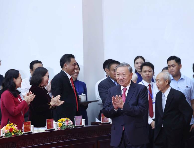 
Tổng Bí thư Tô Lâm﻿ dự Lễ công bố Nghị quyết sáp nhập đơn vị hành chính tại Thành phố Hồ Chí Minh.