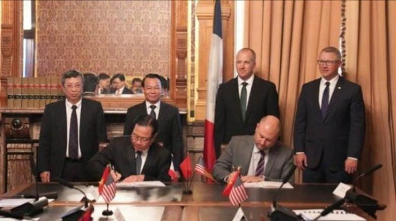 
Lãnh đạo Bộ Nông nghiệp và Môi trường Việt Nam và Bộ Nông nghiệp bang Iowa chứng kiến lễ ký kết Bản ghi nhớ hợp tác thương mại nông lâm thủy sản.
