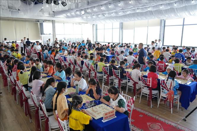 Sau nghi thức khai mạc, các kỳ thủ bước vào ngày thi đấu đầu tiên với các trận vòng loại ở các lứa tuổi.