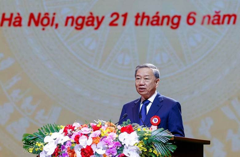 
Tổng Bí thư Tô Lâm phát biểu tại Lễ Kỷ niệm 100 năm Ngày Báo chí Cách mạng Việt Nam (21/6/1925 - 21/6/2025) - Ảnh: VGP/Nhật Bắc