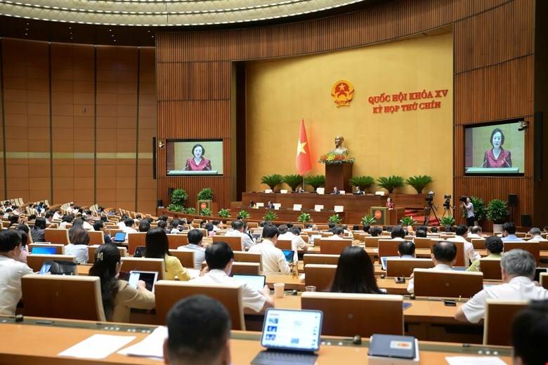 
Quốc hội thông qua Luật Cán bộ, công chức (sửa đổi) trong phiên làm việc sáng 24/6 tại Kỳ họp thứ 9. Ảnh: Quốc hội