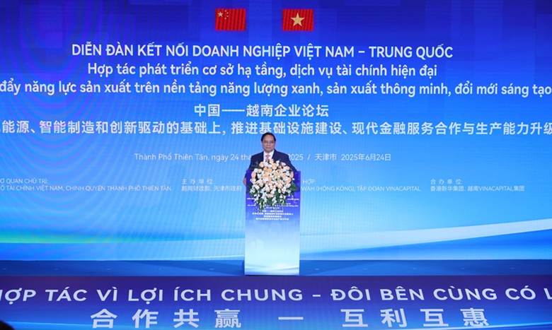 
Thủ tướng Phạm Minh Chính phát biểu tại Diễn đàn Kết nối doanh nghiệp Việt Nam – Trung Quốc - Ảnh: VGP/Nhật Bắc