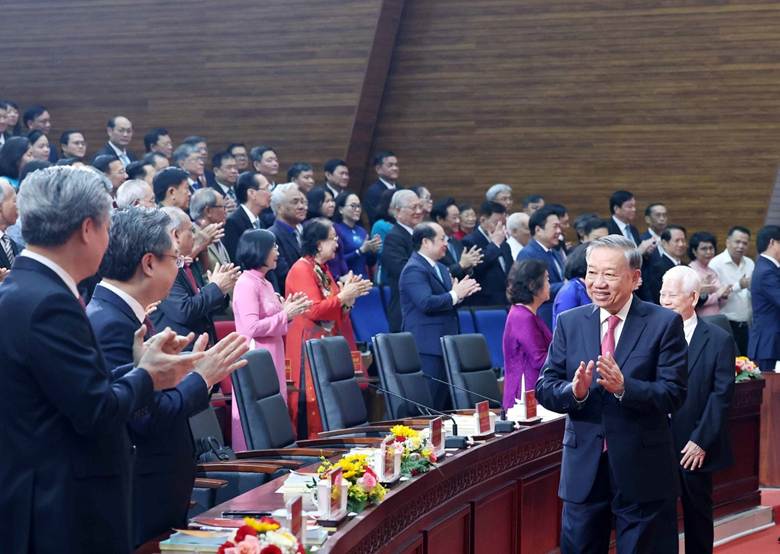 
Tổng Bí thư Tô Lâm dự Lễ công bố Nghị quyết sáp nhập đơn vị hành chính tại Thành phố Hồ Chí Minh.