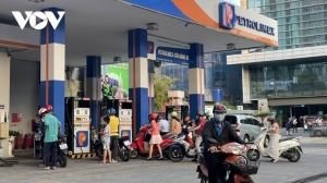 Giá xăng dầu giảm đồng loạt từ 0h00 sáng 1/7 khi thực hiện giảm thuế VAT 2%