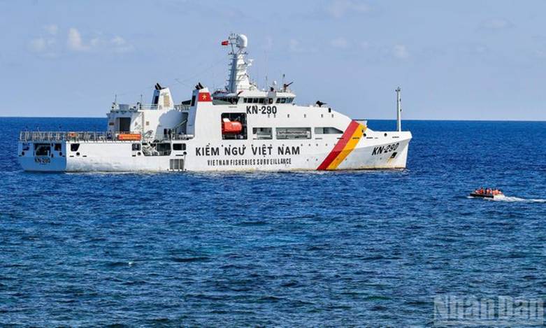 
Trong chuyến hành trình dài 7 ngày, con tàu Kiểm ngư Việt Nam mang số hiệu KN-290 đã đưa đoàn công tác số 25 đến thăm 6 đảo và 1 Nhà giàn.