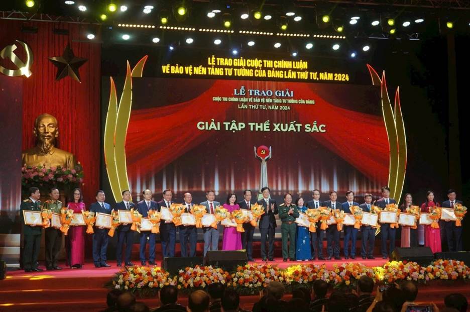Lễ trao giải Cuộc thi chính luận về bảo vệ nền tảng tư tưởng của Đảng lần thứ tư, diễn ra vào tháng 10/2024