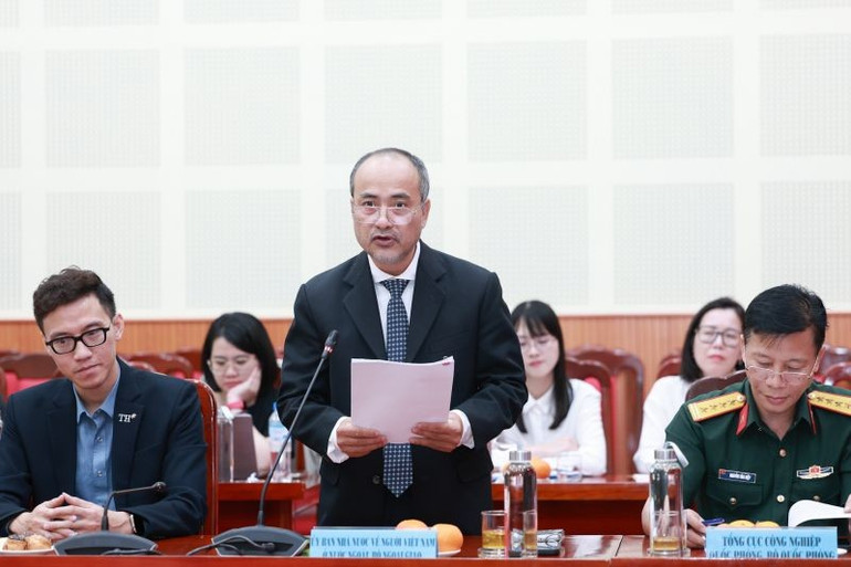Đại diện tập thể, cá nhân được vinh danh phát biểu.