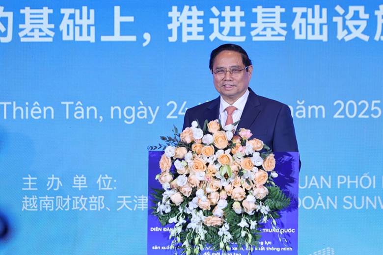 
Thủ tướng mong các doanh nghiệp đẩy mạnh kết nối trên cơ sở, nền tảng quan hệ tốt đẹp giữa hai nước với tinh thần lợi ích hài hòa, rủi ro chia sẻ - Ảnh: VGP/Nhật Bắc