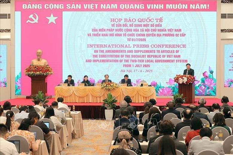 Quang cảnh buổi họp báo quốc tế về việc sửa đổi bổ sung một số điều của Hiến pháp nước Cộng hòa Xã hội Chủ nghĩa Việt Nam. Ảnh: An Đăng/TTXVN
