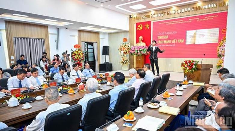 
Buổi lễ thu hút sự tham gia của đông đảo các đại biểu, khách mời.