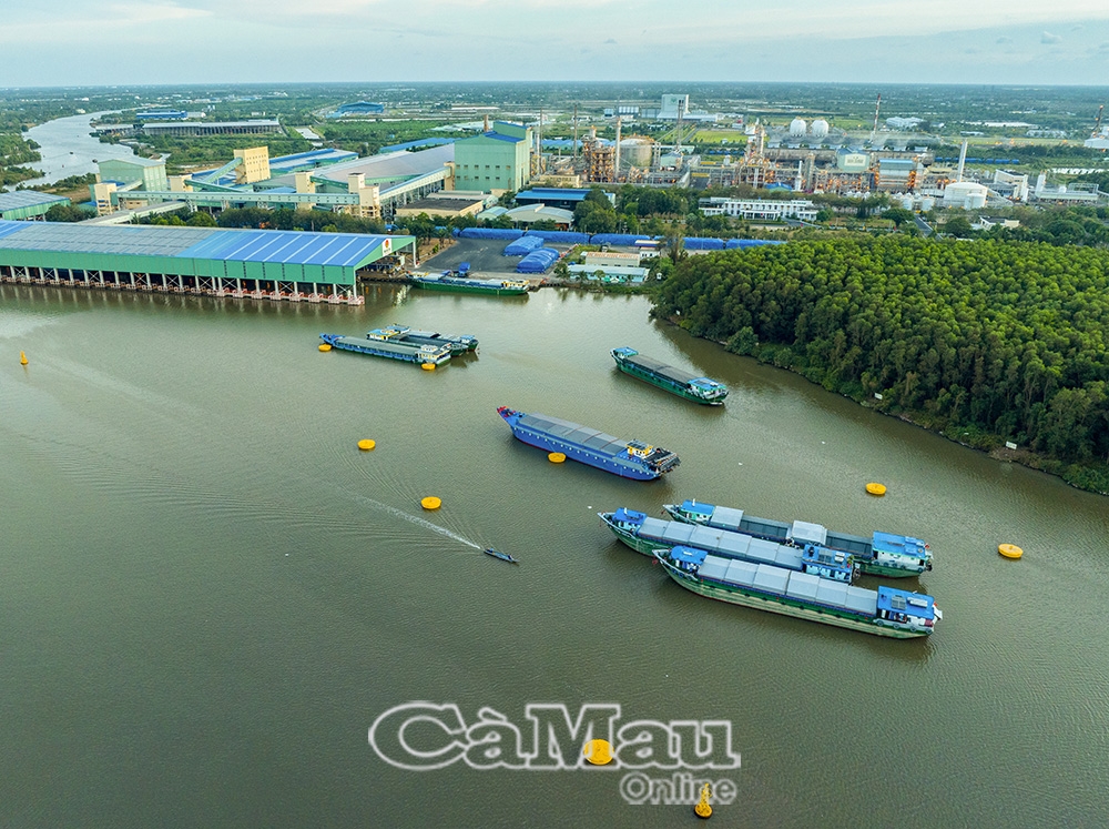 Diện mạo Khánh An đổi mới với cụm Khí - Ðiện - Ðạm Cà Mau - Công trình trọng điểm Quốc gia.
