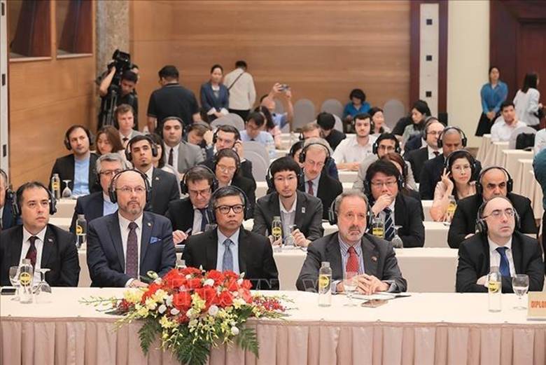Đại diện các cơ quan ngoại giao trong nước và quốc tế tham dự buổi họp báo. Ảnh: An Đăng/TTXVN