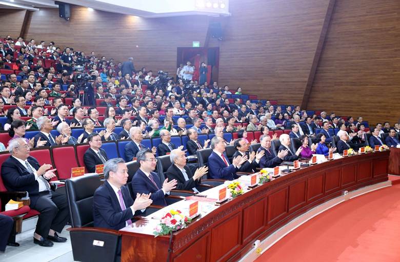 
Tổng Bí thư Tô Lâm và các đồng chí lãnh đạo, nguyên lãnh đạo Đảng, Nhà nước dự Lễ công bố.