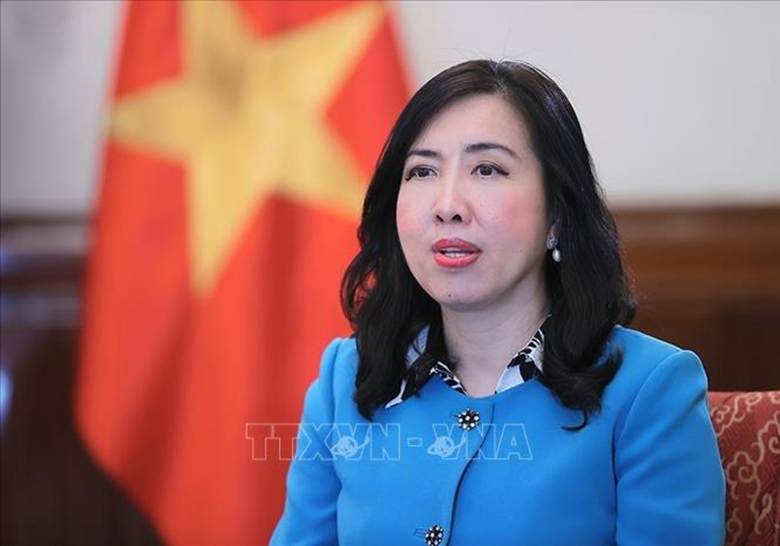 Thứ trưởng Bộ Ngoại giao Lê Thị Thu Hằng trả lời các cơ quan báo chí. Ảnh: An Đăng/TTXVN